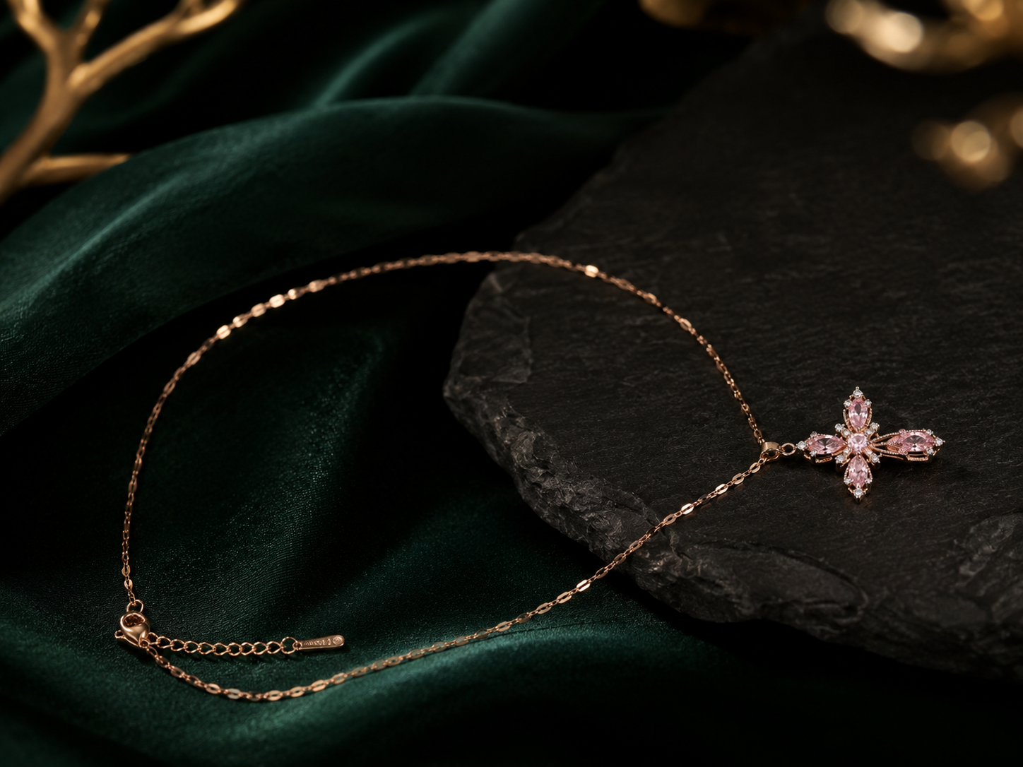 Collana Croce Rosa